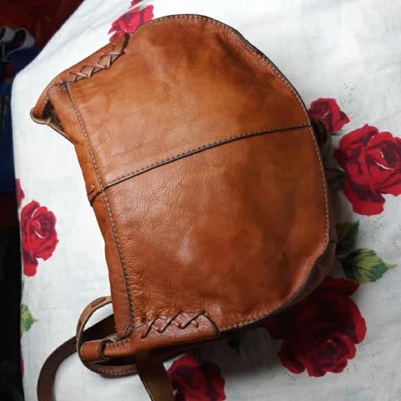 Lucky Brand Crossbody Saddle Bag - Picture 4 of 10